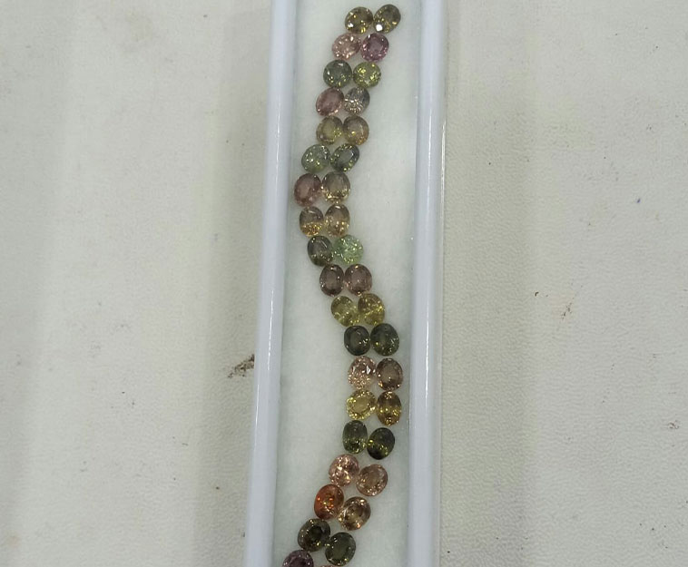 Zircon colored stone, for bracelets.